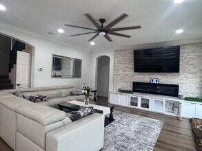 9521 Shadowrock Way in Elk Grove, CA - Building Photo - Building Photo