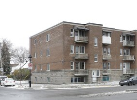 4696 Hochelaga in Montréal, QC - Building Photo
