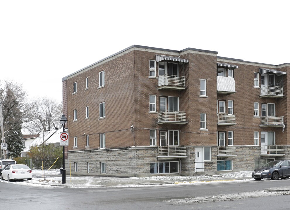 4696 Hochelaga in Montréal, QC - Building Photo