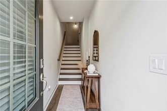 1368 Live Oak Ln in Brookhaven, GA - Building Photo - Building Photo