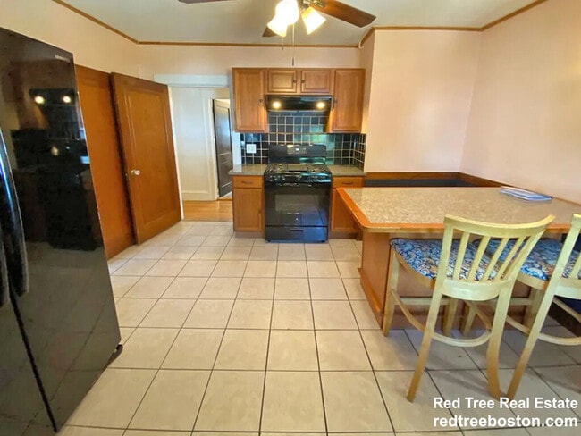 404 Mount Auburn St, Unit 1 in Watertown, MA - Building Photo - Building Photo