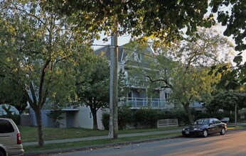 Whiting Court in Vancouver, BC - Building Photo - Building Photo