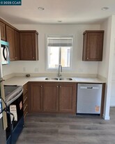 414 N School St in Lodi, CA - Building Photo