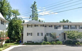 5307 Pooks Hill Rd in Bethesda, MD - Building Photo