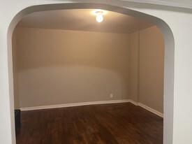 836 N Larch St, Unit 2 in Lansing, MI - Building Photo