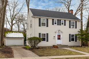 518 Elizabeth St in East Lansing, MI - Building Photo