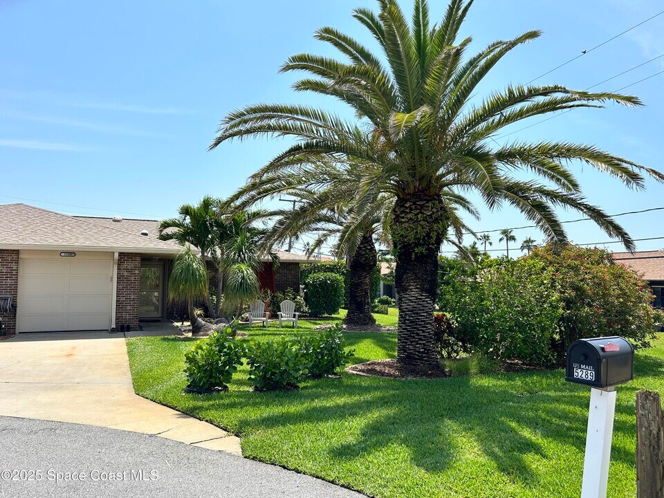5289 Palm Dr in Melbourne Beach, FL - Building Photo
