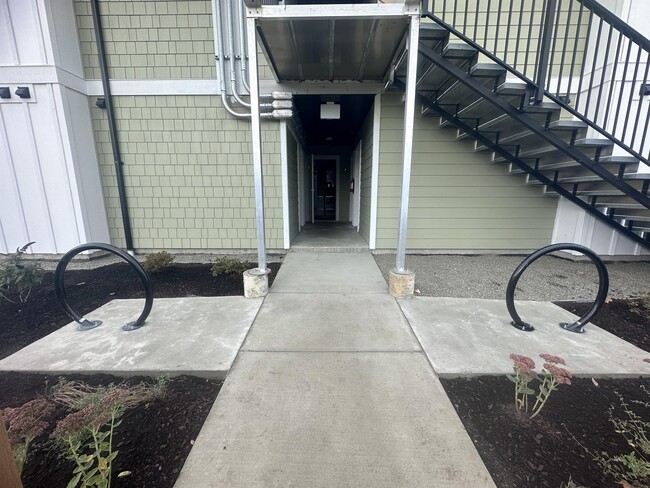 995 England Ave in Courtenay, BC - Building Photo - Building Photo