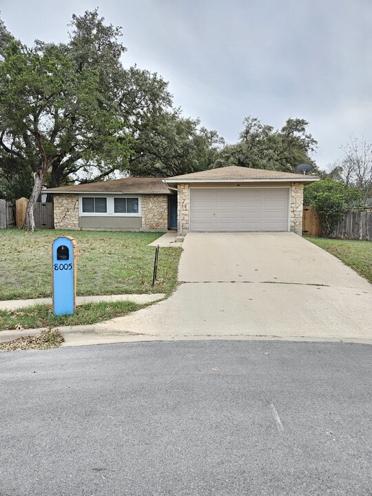 8005 Creekmere Ln in Austin, TX - Building Photo