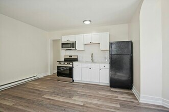 109 W Queen Ln in Philadelphia, PA - Building Photo - Building Photo