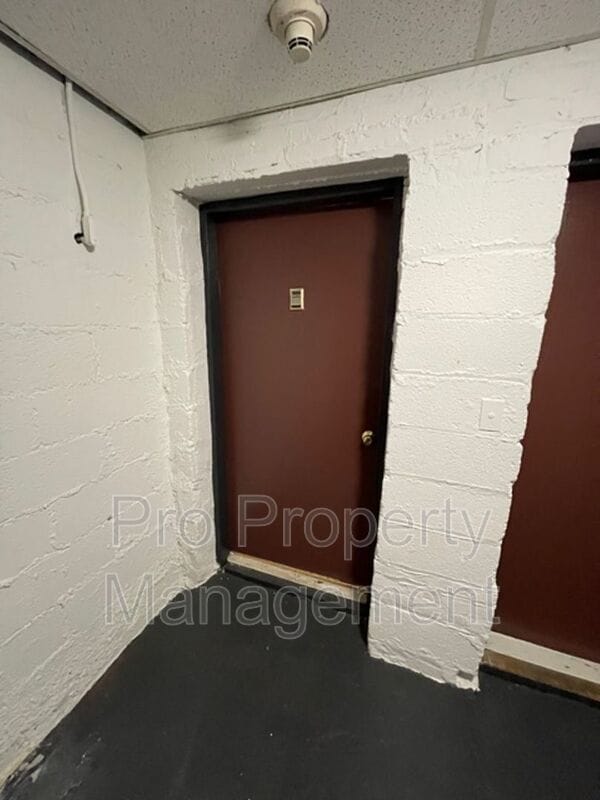 106 Woodside Green in Stamford, CT - Building Photo - Building Photo