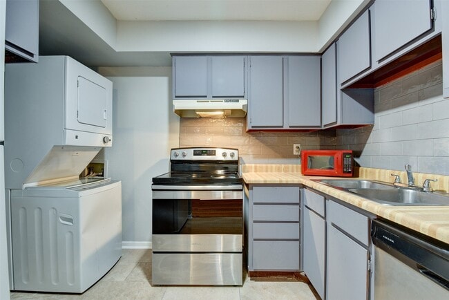 9350 Country Creek St