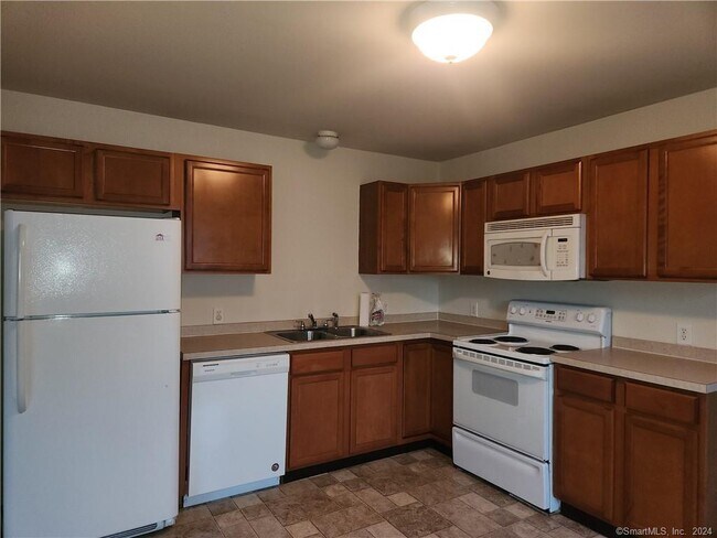 245 Elizabeth St Ext, Unit 5 in Norwich, CT - Building Photo - Building Photo