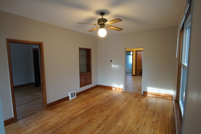 3248 S Delaware Ave in Milwaukee, WI - Building Photo - Building Photo