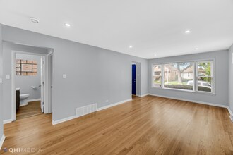 8935 S Euclid Ave in Chicago, IL - Building Photo - Building Photo
