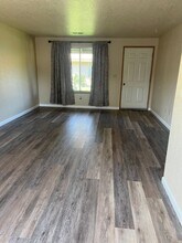 300 Shafer Ln in Jacksonville, OR - Building Photo - Building Photo