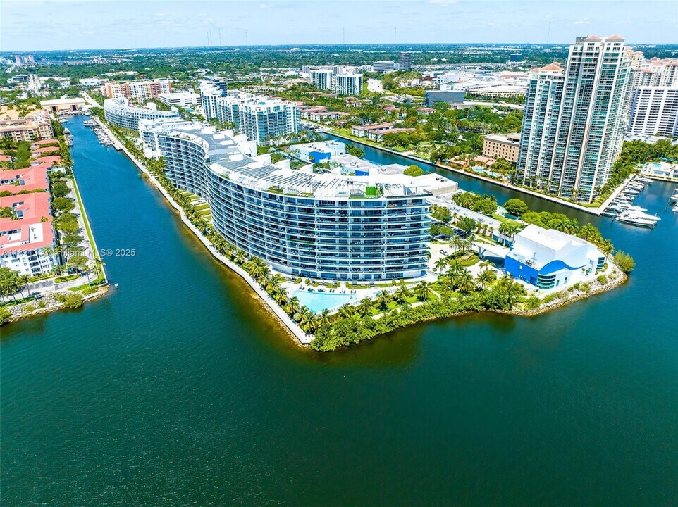 3300 NE 188th St, Unit 710 in Aventura, FL - Building Photo