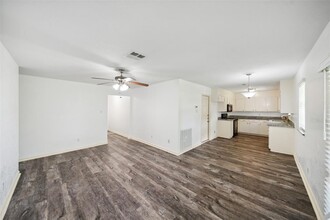 2326 20th Ave N in Texas City, TX - Building Photo - Building Photo
