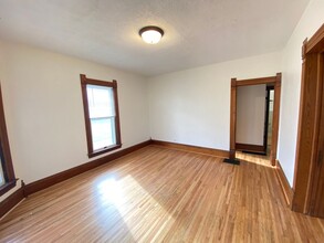 303 3rd St NW in Waverly, IA - Foto de edificio - Building Photo