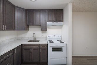 Summerfield Villas in Escondido, CA - Foto de edificio - Building Photo