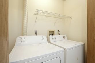 Koke Mill Apartments in Springfield, IL - Building Photo - Interior Photo