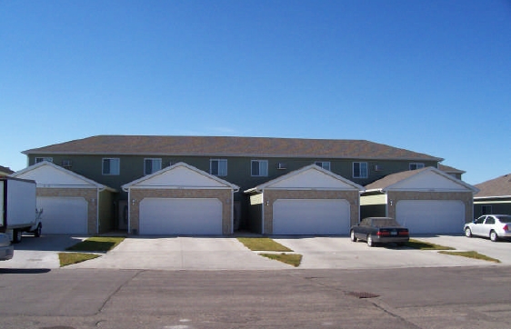 Courtyard Townhomes in Moorhead, MN - Building Photo