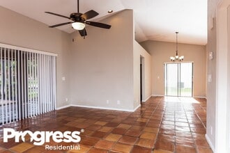 6 Capitol Ct in Deerfield Beach, FL - Foto de edificio - Building Photo