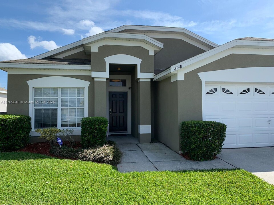 8148 Sun Palm Dr in Kissimmee, FL - Building Photo