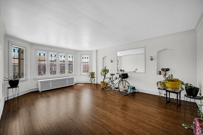 7428 S Bennett Ave in Chicago, IL - Building Photo - Building Photo