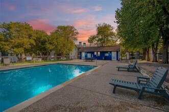 2430 Cromwell Cir in Austin, TX - Building Photo - Building Photo