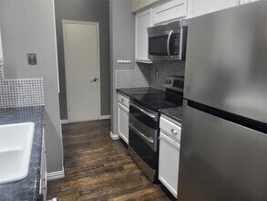 17583 Red Oak Dr in Houston, TX - Foto de edificio - Building Photo