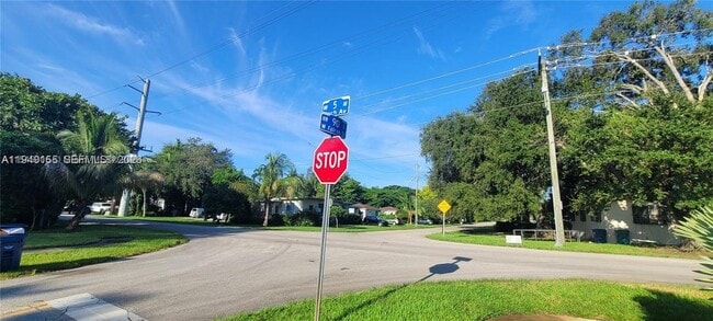 567 NW 90th St in El Portal, FL - Building Photo - Building Photo