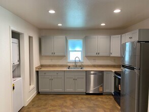 785 W 11th Ave in Chico, CA - Building Photo - Building Photo