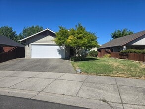 2650 SW Esther Ln in Grants Pass, OR - Building Photo - Building Photo