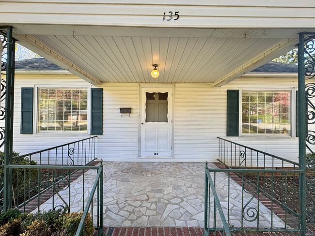 135 Magnolia St in Statesville, NC - Building Photo - Building Photo