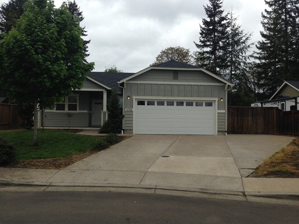 87558 Placid St in Veneta, OR - Building Photo