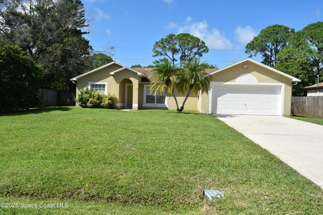 939 Lyons Cir NW in Palm Bay, FL - Building Photo - Building Photo