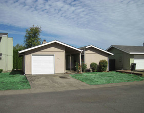 Shasta Park in Eugene, OR - Foto de edificio - Building Photo