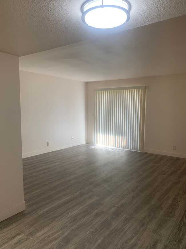 4380 Sandy River Dr in Las Vegas, NV - Building Photo - Building Photo