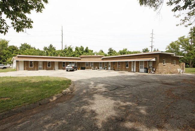 10605 I-94 South Service Dr in Belleville, MI - Building Photo - Building Photo