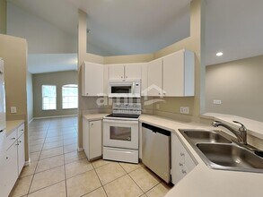 4905 70th St E in Palmetto, FL - Foto de edificio - Building Photo