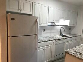 5815 Rexford Dr, Unit K in West Springfield, VA - Building Photo