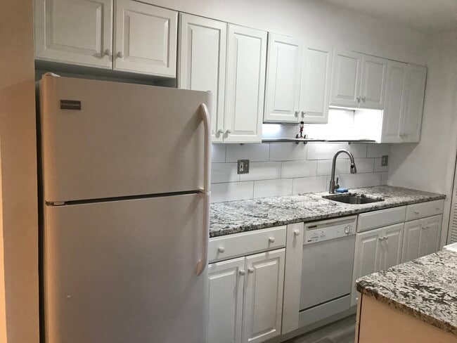 5815 Rexford Dr, Unit K