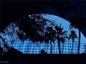 210 E Flamingo Rd in Las Vegas, NV - Foto de edificio - Building Photo