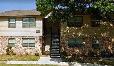 401 N Shady Shores Rd in Lake Dallas, TX - Building Photo - Building Photo