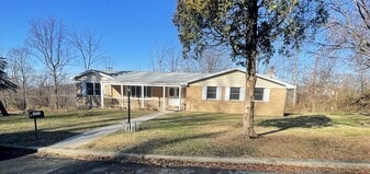 2027 Reservoir Rd in Reading, PA - Building Photo