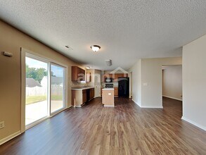 806 Topsail Dr in Browns Summit, NC - Building Photo - Building Photo