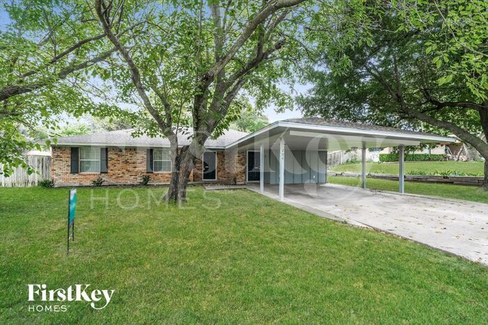 204 E Lanett Dr in Desoto, TX - Building Photo