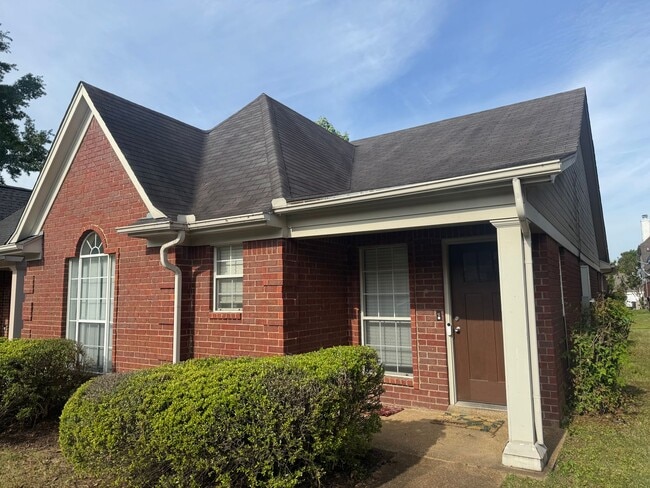615 W Ashley Glen Cir in Memphis, TN - Building Photo - Building Photo