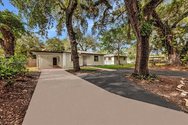 6221 SW 35th St in Miramar, FL - Building Photo - Building Photo